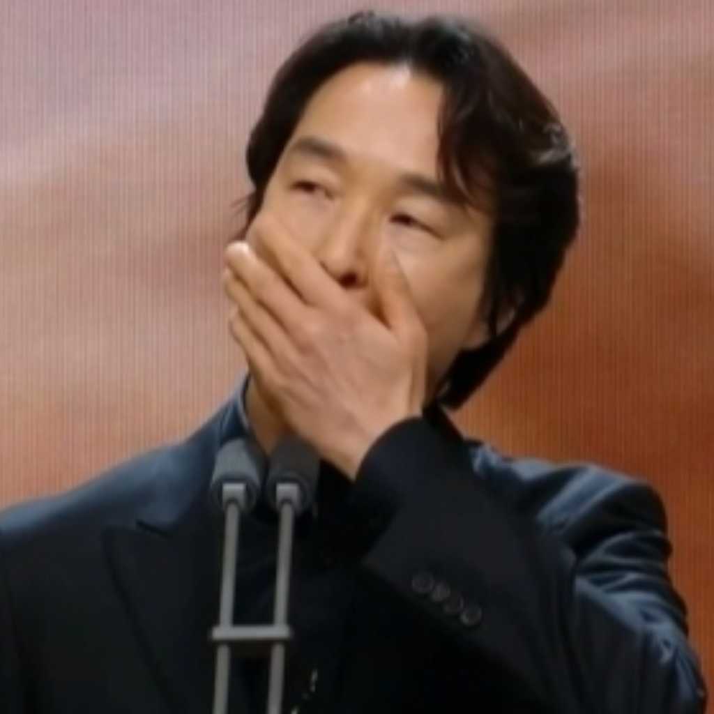 ハン・ソッキュ「2024 MBC演技大賞」で大賞を受賞…旅客機事故に言及し涙も
