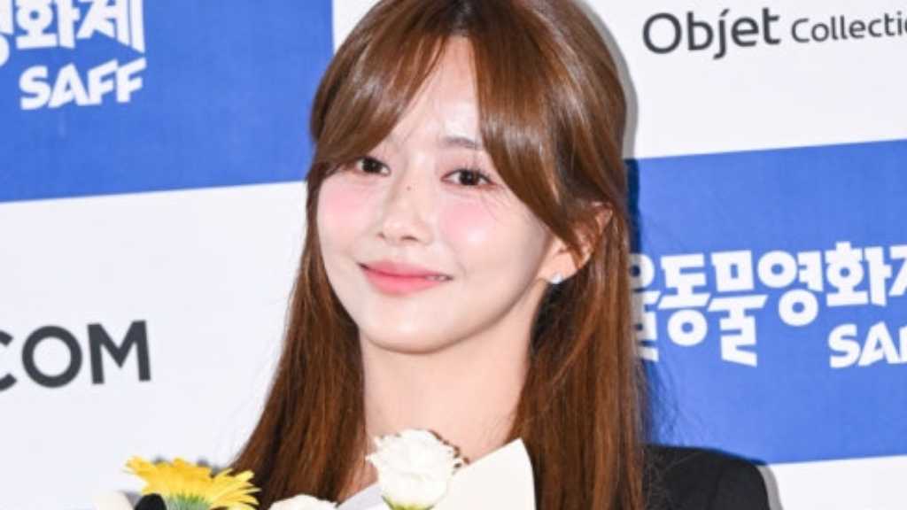 ハン・ボルム、まるでアイドル！？美しすぎるビキニ姿を公開…ファンから絶賛の声