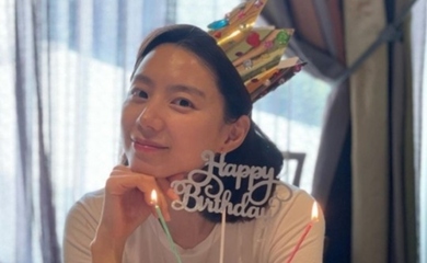 “ペ・ヨンジュンの妻”パク・スジン、誕生日を迎え…明るい笑顔で近況を伝える
