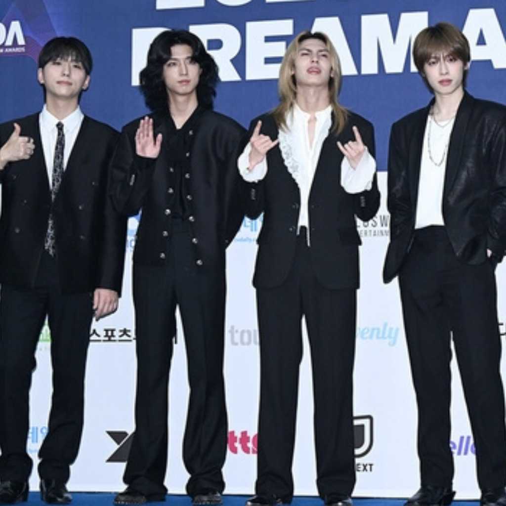 【PHOTO】Xdinary Heroes、KickFlip、カン・ダニエルら「2025 K-WORLD DREAM AWARDS」ブルーカーペットに登場