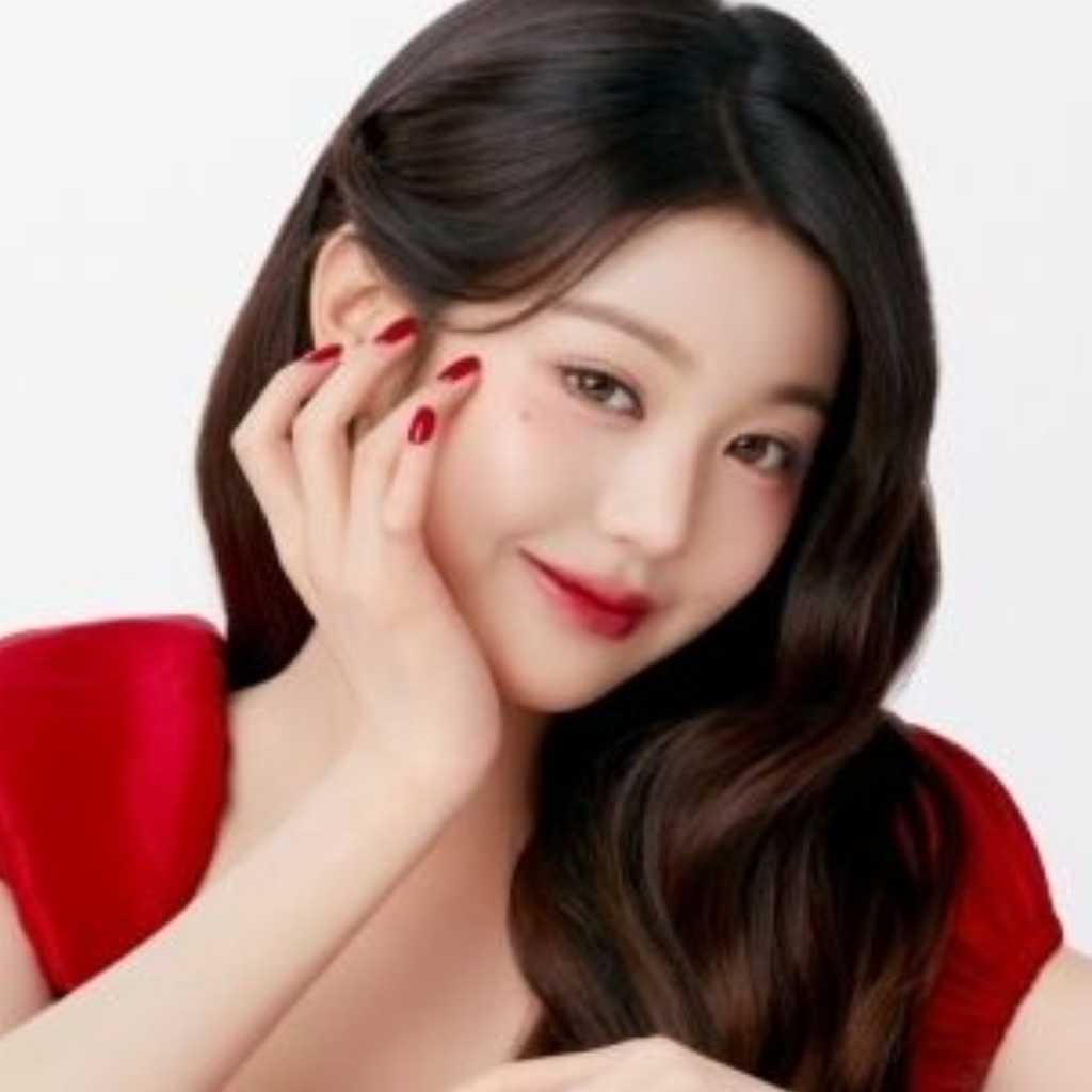 IVE ウォニョン、ネイルブランド「DASHING DIVA」の新モデルに！