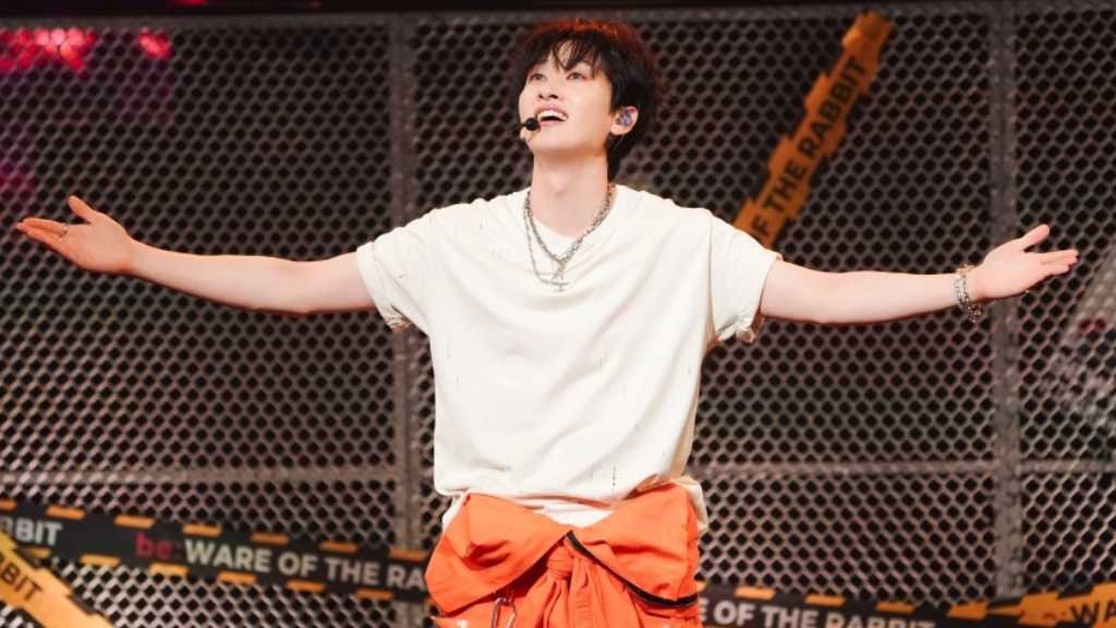 SUPER JUNIOR ウニョク、バズり曲「カリスマックス」をダンスカバー！メンバーからのクイズに挑戦も…来日ファンコンが盛況裏に終了