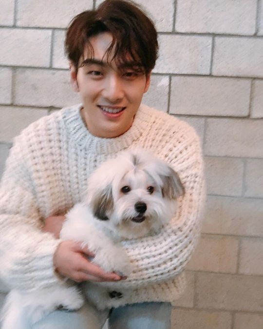 Nu Est ベクホ キュートな犬と共に近況を公開 イケメンぶりに胸キュン Kstyle