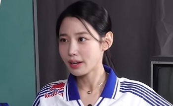 “アイドルから女優に転向”シン・ジウォン、昨年熱愛認めるも…一般男性との破局を明かす（動画あり）