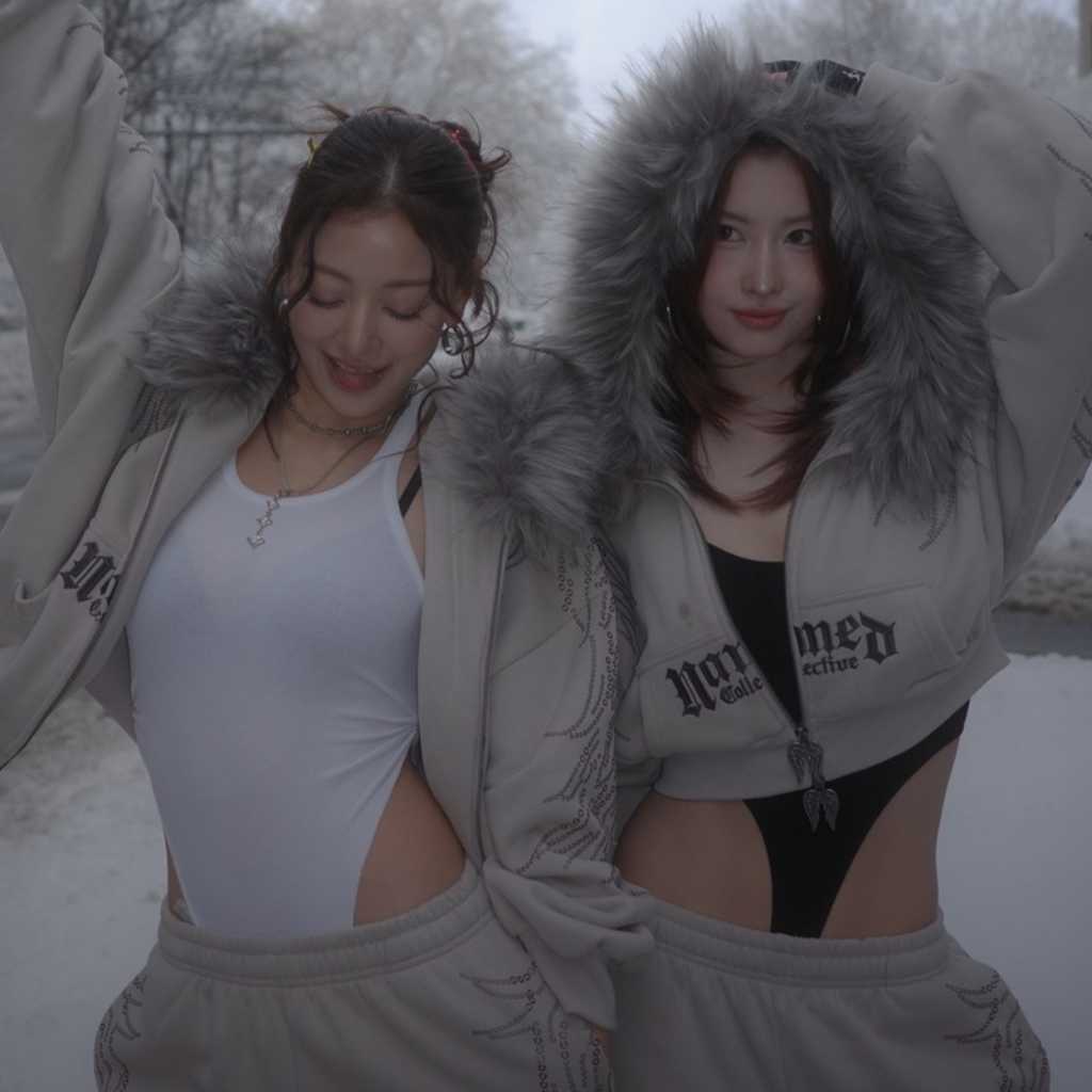 TWICE ジヒョ&モモ、雪の中でダンス!大胆な露出衣装に注目(動画あり)