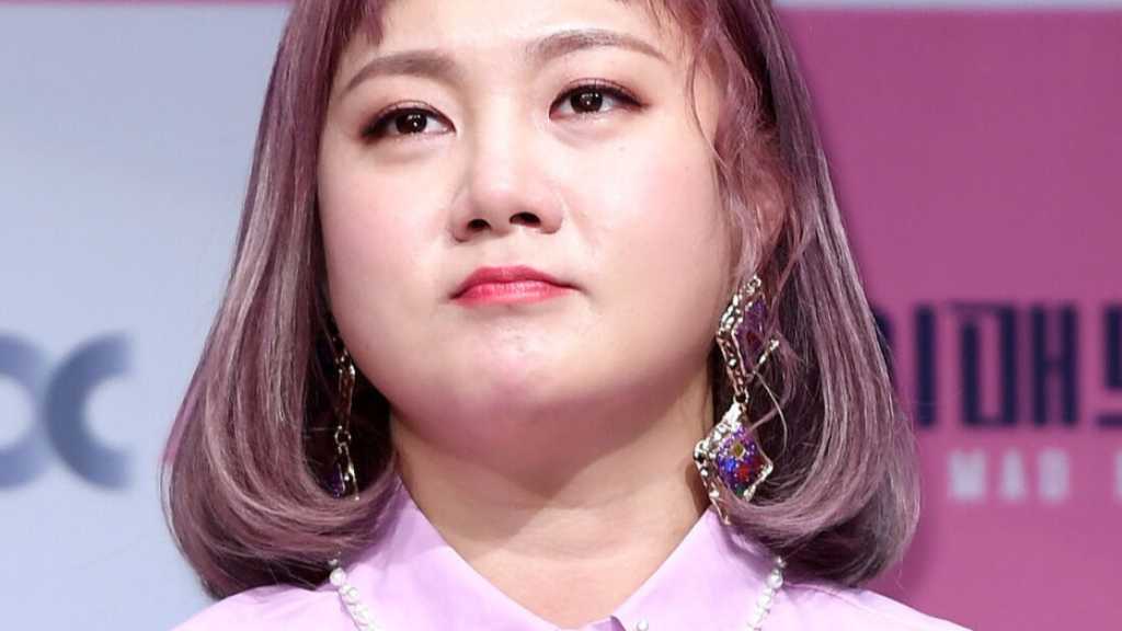 “活動休止中”パク・ナレ、マッコリ醸造学校で授業に参加する近況がキャッチ…賛否の声続く