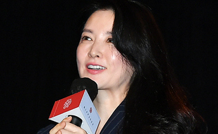 【PHOTO】イ・ヨンエ、スペシャルトークプログラム「アクターズハウス」のイベントに参加