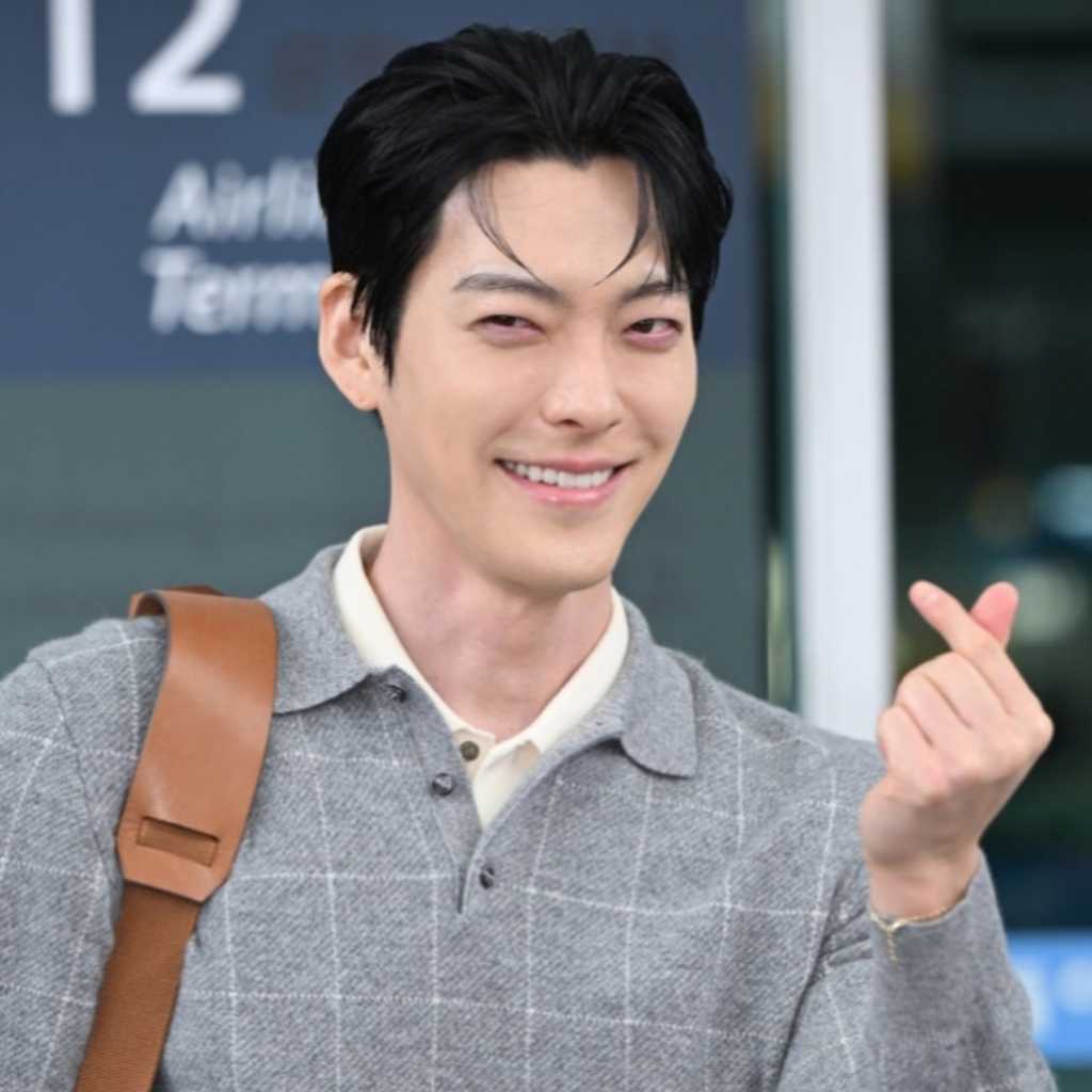 【PHOTO】キム・ウビン、海外スケジュールのため出国…ファンと交流も（動画あり）