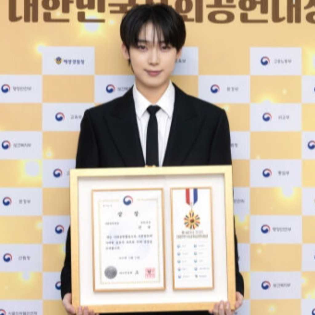 ENHYPEN ソヌ「大韓民国社会貢献大賞」外交部長官賞を受賞“今後も分かち合いを続けていきたい”