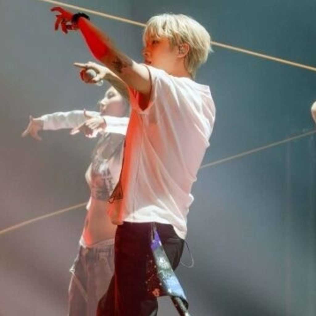 iKON ジナン、ツアーのソウル公演にメンバーが登場！ヒット曲メドレーにファンが熱狂