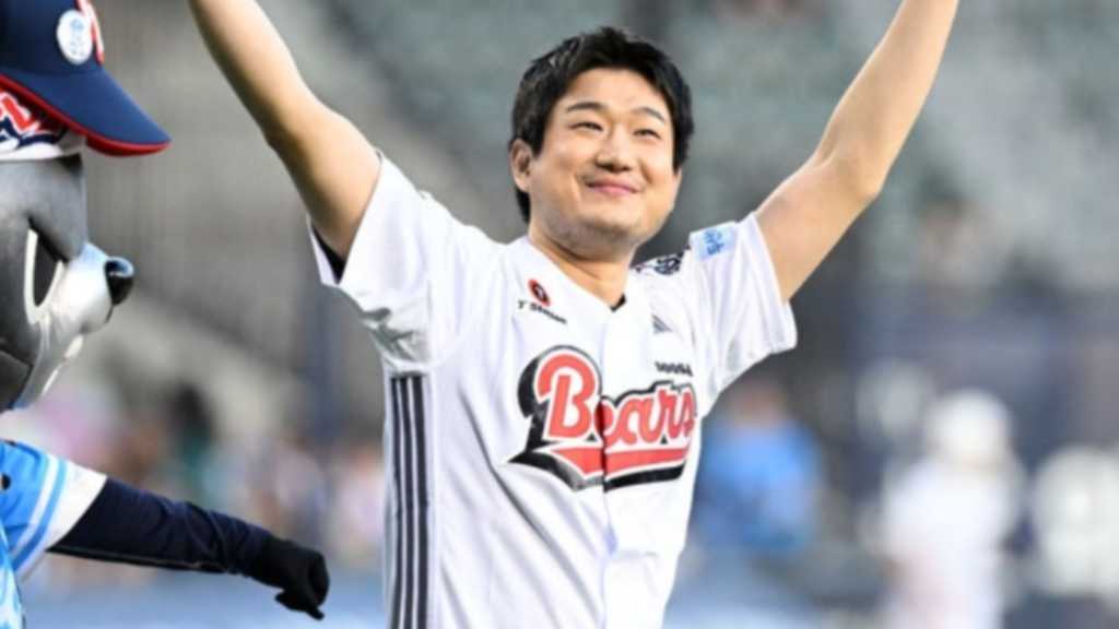 【PHOTO】ナム・テウ、始球式に登場…明るい笑顔