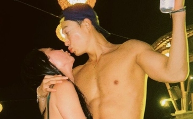 Honey J、年下夫とキス寸前の密着ショット…ビキニ姿でプールを満喫