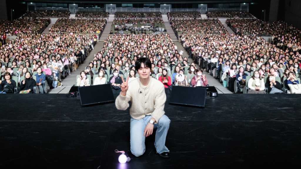 イ・ドンウクが来日!ファンミーティングが大盛況…ドラマ「殺し屋たちの店」で共演した岡田将生に言及も