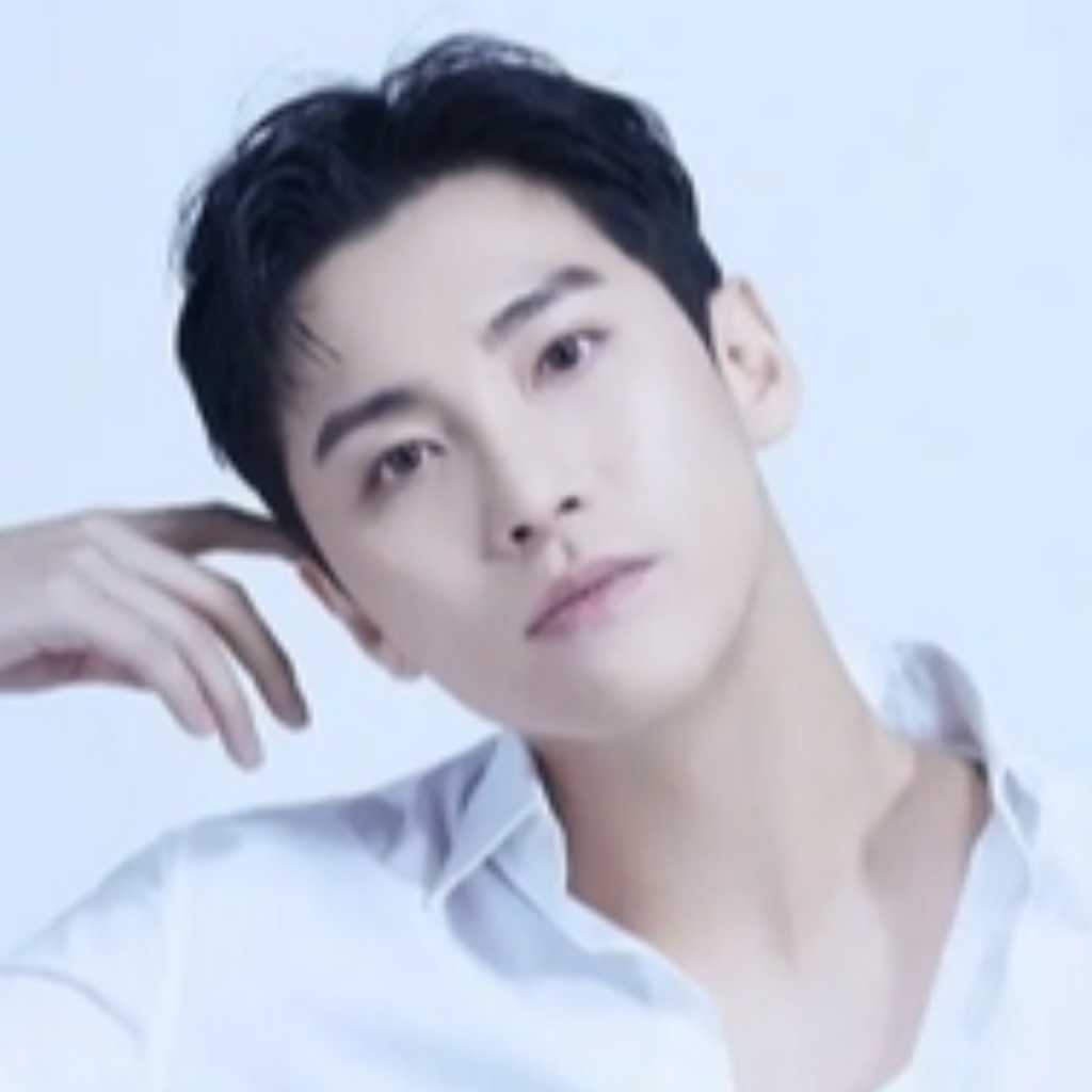 芸能界引退を宣言も…元FTISLAND ソン・スンヒョン、映画「黒い霊」に出演!監督が近況を明かす