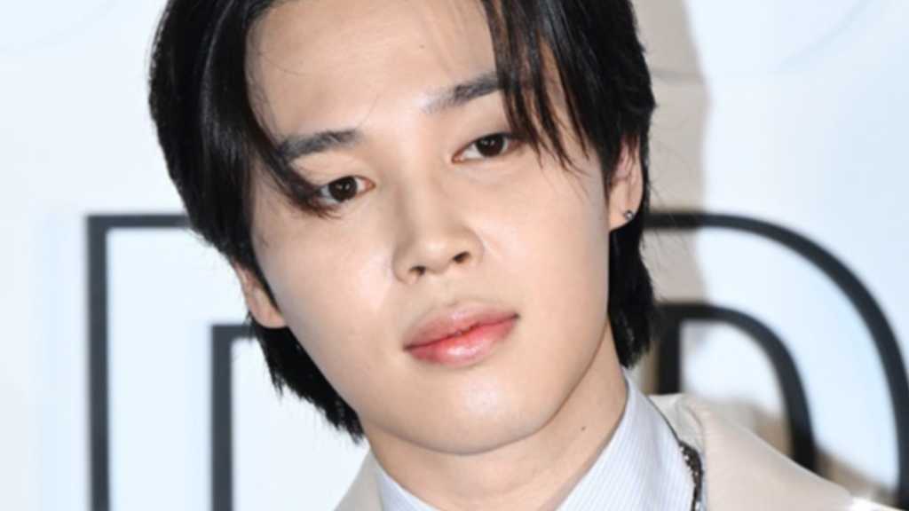 BTS ジミン、親子3人で初の高額寄付者クラブの会員に…父・弟とともに温かい善行