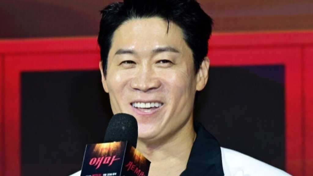チン・ソンギュ、Netflix「エマ」撮影の秘話を告白“メイクのベースだけで9種類…顔から光が出た”