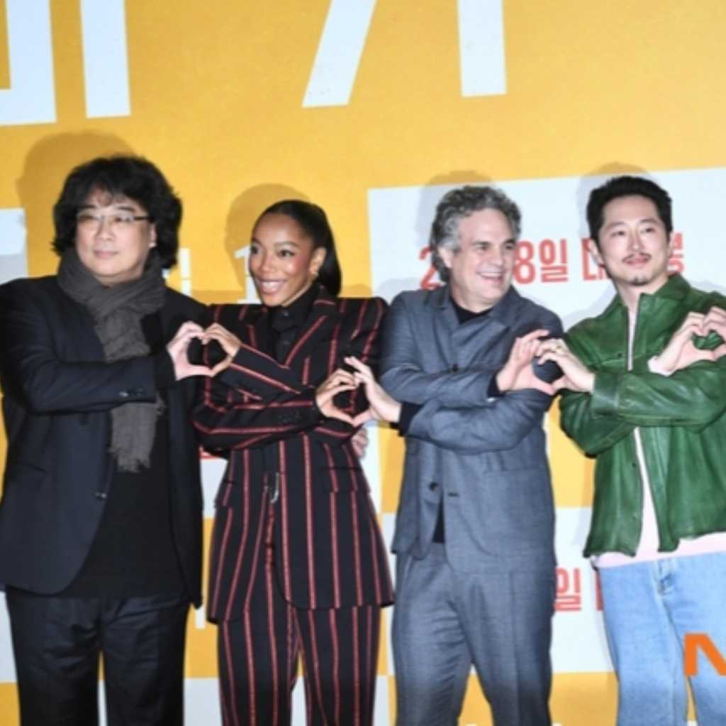 【PHOTO】スティーブン・ユアン＆ナオミ・アッキーら、ポン・ジュノ監督の映画「ミッキー17」記者懇談会に出席（動画あり）