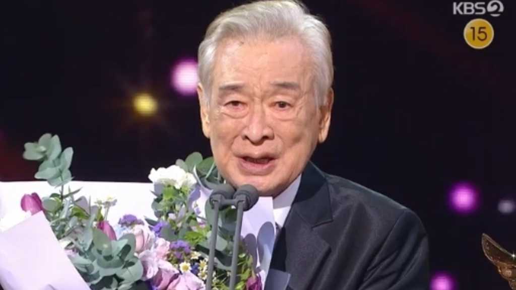 イ・スンジェ「2024 KBS演技大賞」で大賞を受賞…90歳で成し遂げた快挙に俳優たちも涙