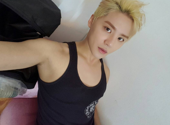 Jyj ジュンス カリスマ性溢れるセルフショット公開 僕は脇毛を剃ったことがない Kstyle