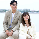 【PHOTO】チョン・ユミ＆イ・ソンギュン「第76回カンヌ国際映画祭」インタビューの写真撮影に参加