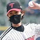 【PHOTO】PENTAGON ウソク&シンウォン、始球・始打式に登場…かっこいいユニフォーム姿