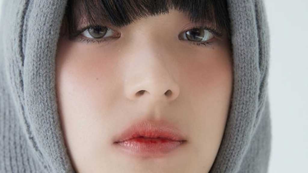 シン・ドヒョン、夢幻的な雰囲気のグラビアを公開…人形のようなビジュアル