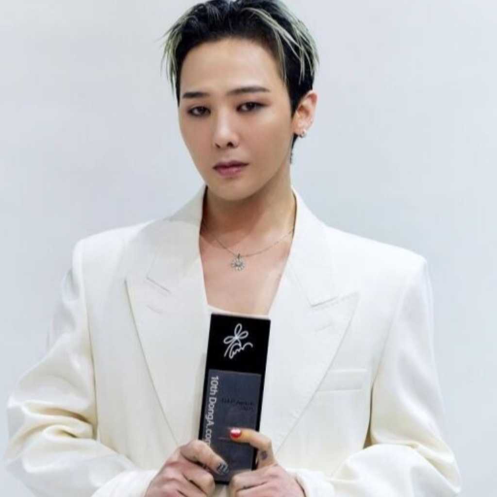 G-DRAGON「2025 DAP Awards」で今年を象徴する人物に選定!“彼の音楽は永遠を期待させる”