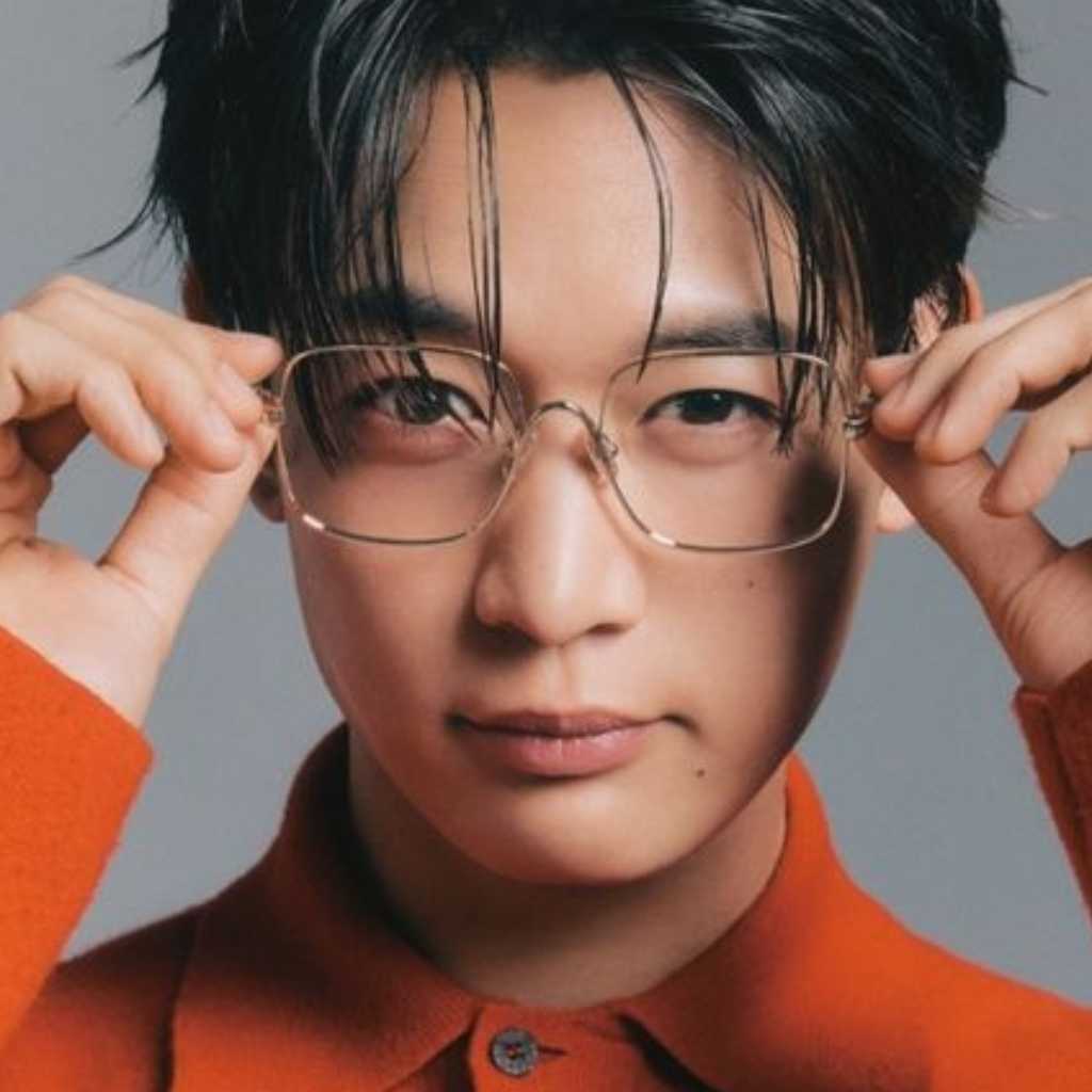 SHINee ミンホ、飾らない自然体な姿で魅了…彫刻のようなビジュアルに視線釘付け