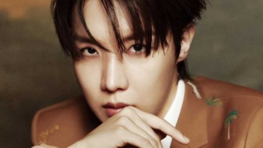 BTSのJ-HOPE、ニューアルバム＆完全体での活動への思いを明かす！グラビアでは新たな一面を披露