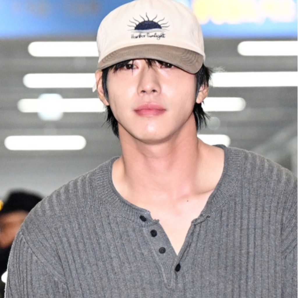 【PHOTO】アン・ヒョソプ「2025 MAMA」のため香港に出国（動画あり）