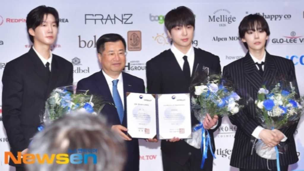 【PHOTO】WINNER&FIFTY FIFTY「2026 ハノイ韓流博覧会」広報大使の委嘱式に出席