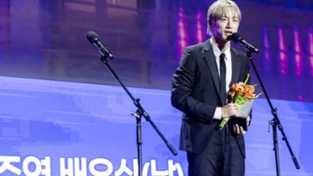 坂口健太郎、韓国語で受賞の喜びを表現！パク・ウンビンと共に「2025グローバルOTTアワード」主演俳優賞に輝く