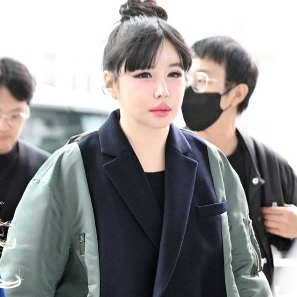 2NE1のBOM「私を整形ネタで売っていた」と再びYGを批判…不満爆発も投稿を削除