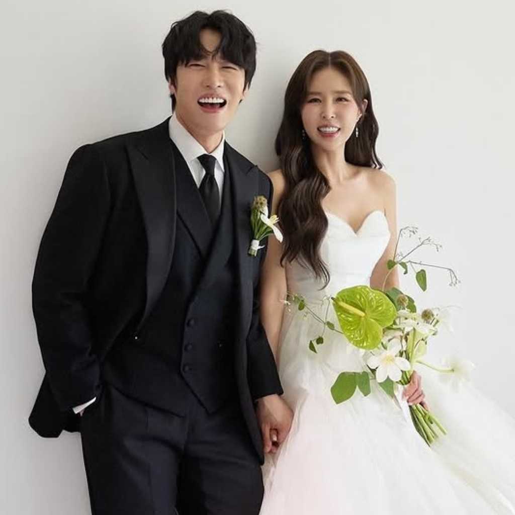 コヨーテ シンジ、5月に結婚控え…恋人ムンウォンと撮ったウエディング写真を公開