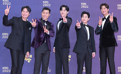 【PHOTO】DinDin＆ナ・イヌ＆「プロデュース101」出身ユ・ソンホら「2022 KBS芸能大賞」レッドカーペットに登場