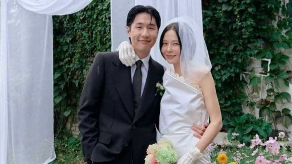 “再婚”キム・ナヨン、幸せなウエディング写真を公開…挙式を終えて感謝のメッセージ