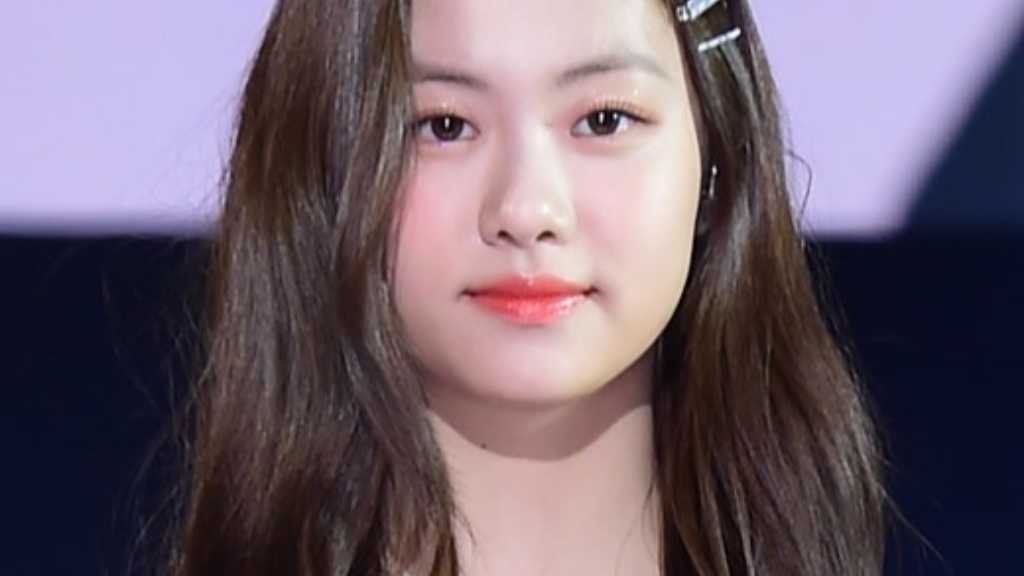 元LE SSERAFIM キム・ガラム、YouTubeチャンネルを開設…日常を公開し大きな話題に