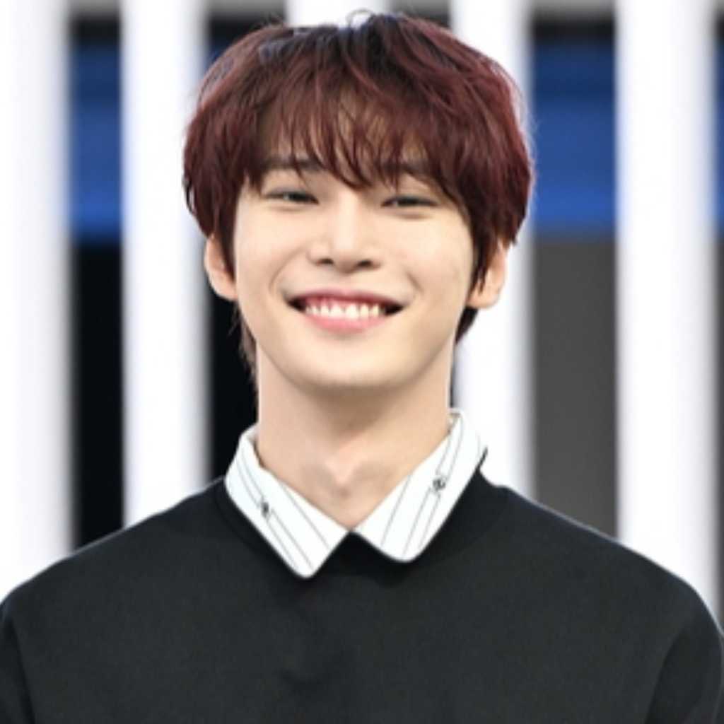 “入隊中”NCT ドヨン、軍服姿で国務総理主催の晩餐会に出席…Mad Clownの姿も