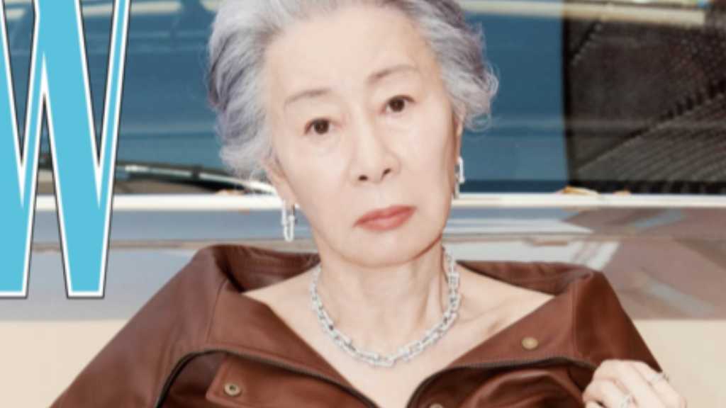ユン・ヨジョン、年齢を感じさせない洗練されたスタイル…大胆に片目を隠したポーズも