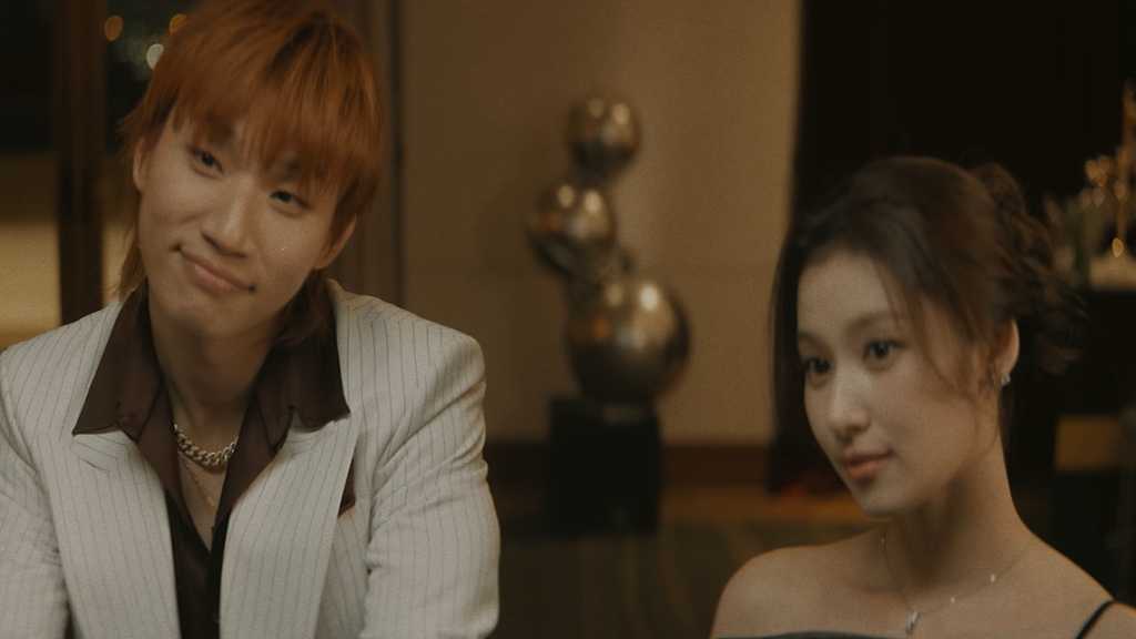 BIGBANGのD-LITE、TWICE サナとデート！？新曲「限度超過」ユニークなムードフィルムを公開