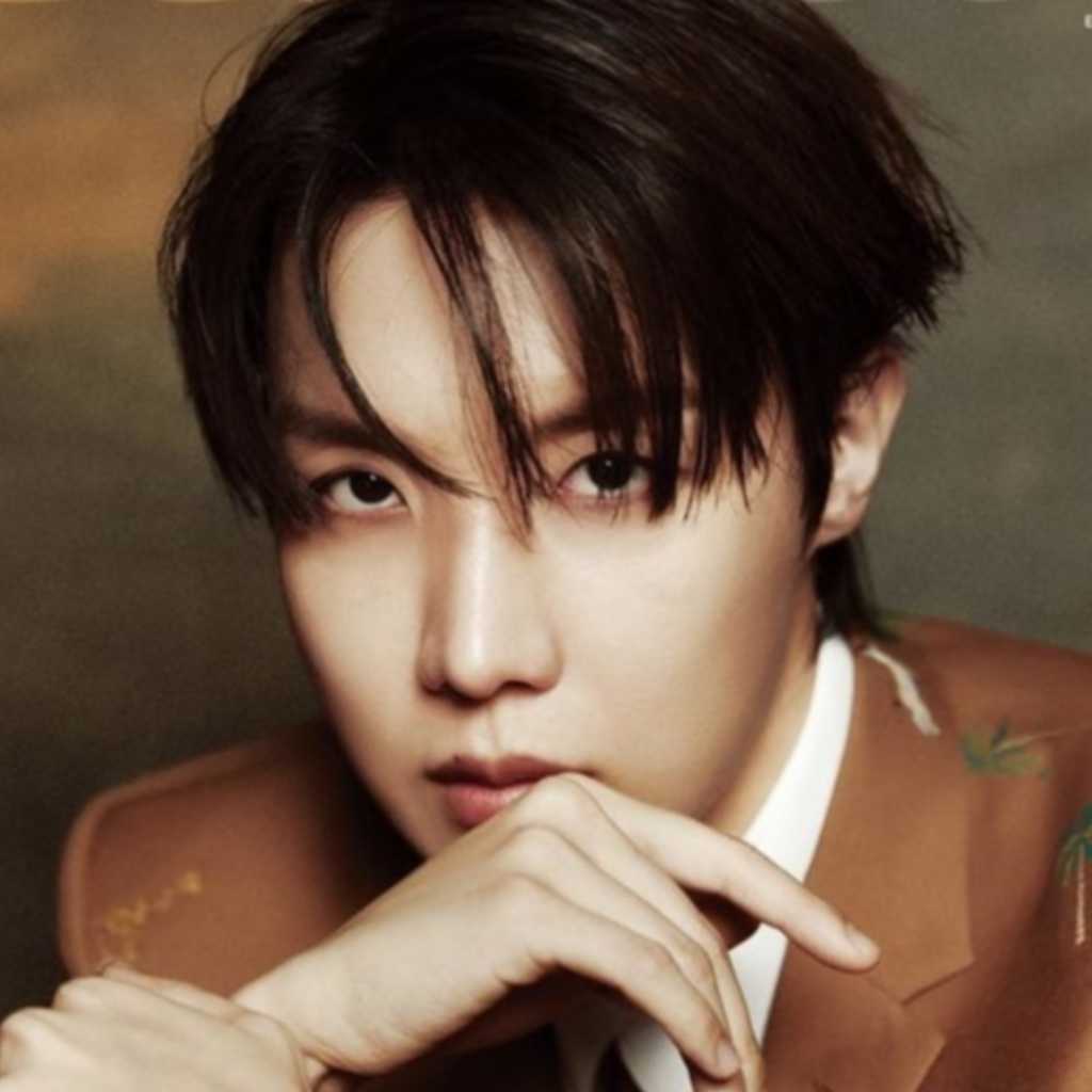 BTSのJ-HOPE、ニューアルバム＆完全体での活動への思いを明かす！グラビアでは新たな一面を披露