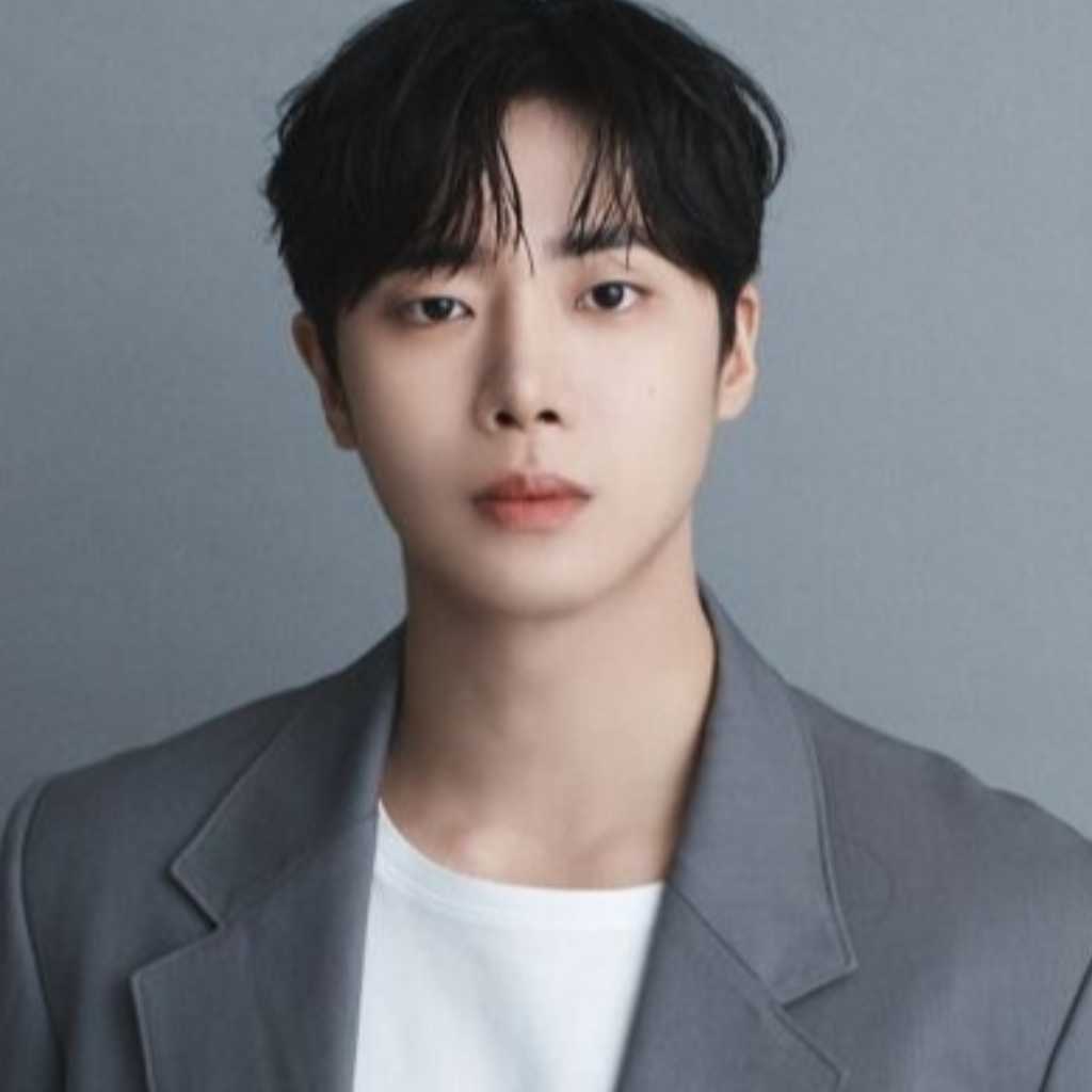 俳優チュ・ヨンウ、異例の歌手デビュー！韓国ファンミーティングで初お披露目