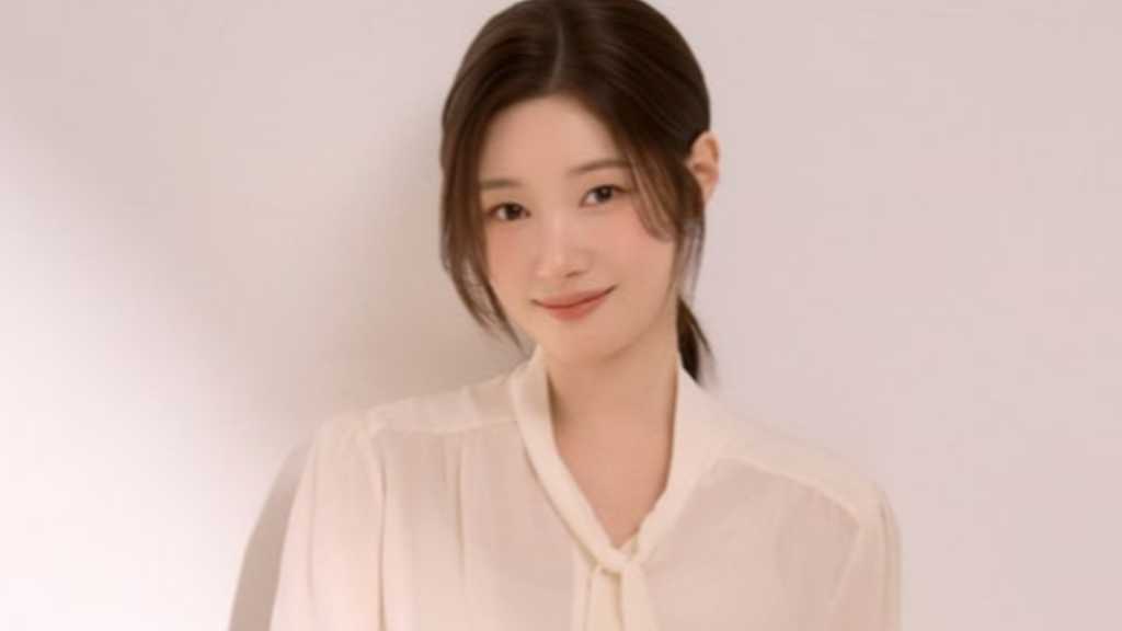 「エスクァイア」元DIA チェヨン“イ・ジヌク先輩はムードメーカー…俳優として見習いたい”