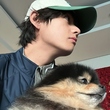 BTSのV、そっくりすぎ？愛犬との可愛らしいツーショット公開