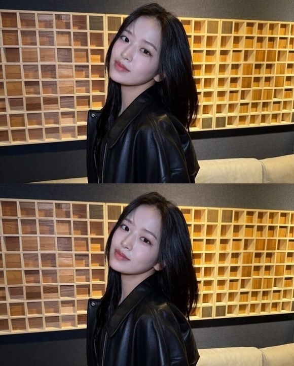 ive ユジン IVE ユジン、美しいロングヘアに革ジャン…爽やかな近況ショット - Kstyle