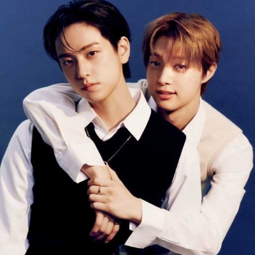 &TEAMのEJとTAKI、微笑ましいハグショットも!成熟した雰囲気のグラビア公開