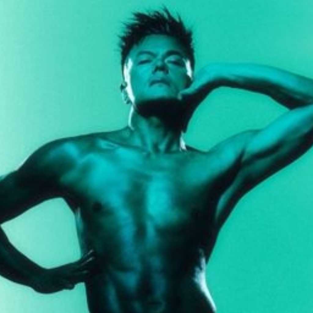 パク・ジニョン、引き締まったボディに驚き!新曲「WET」予告イメージを公開