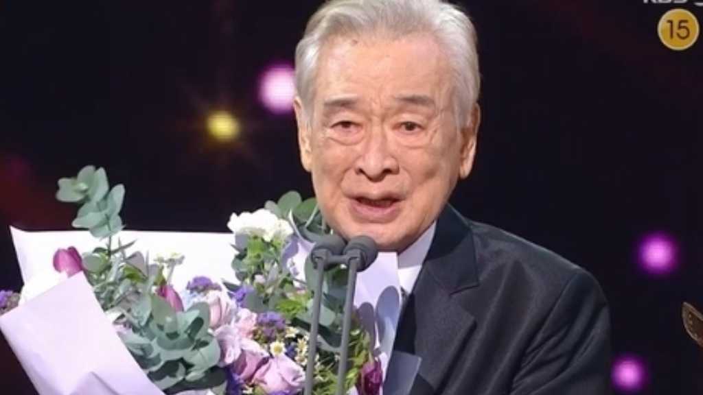 現役最高齢の俳優イ・スンジェ、体調不良により授賞式に不参加…心配の声続く