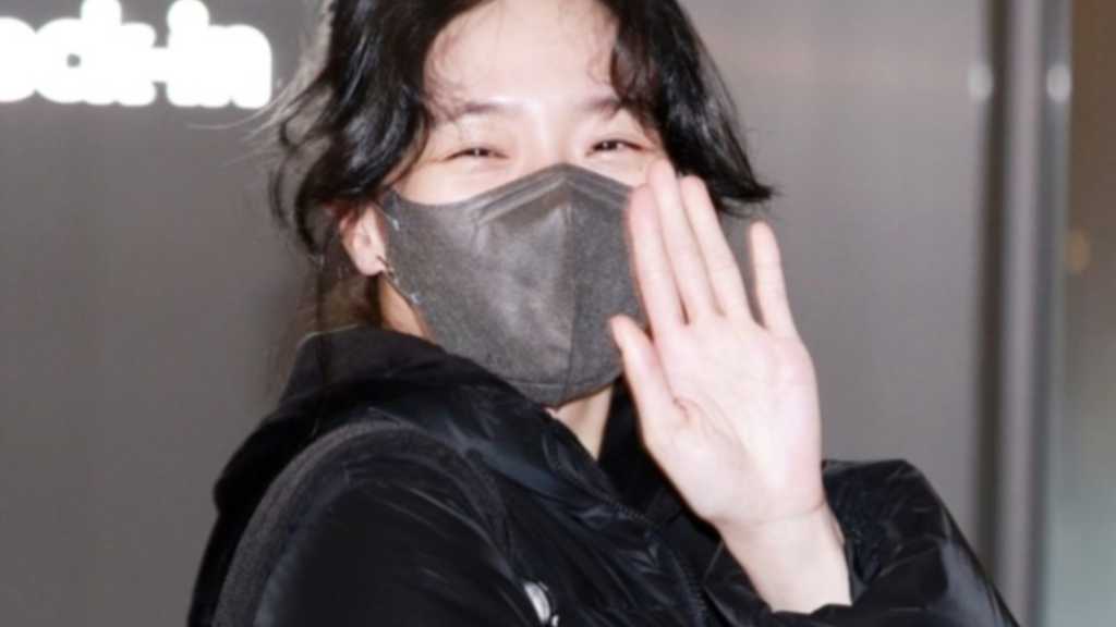 【PHOTO】パク・ギュヨン、海外スケジュールのため出国