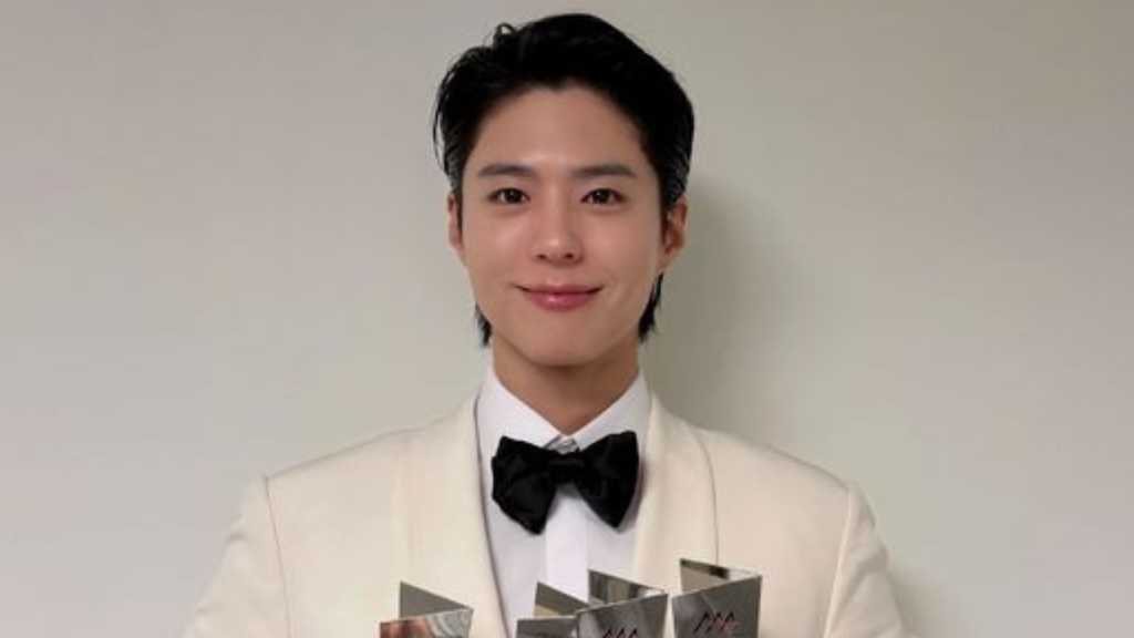 パク・ボゴム「2025 AAA」で5冠を獲得!“幸せな一年だった…今後も素敵な姿をお見せする”